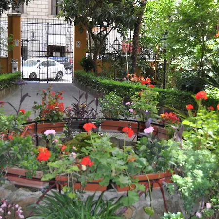 Sergio House Bed and Breakfast 4*